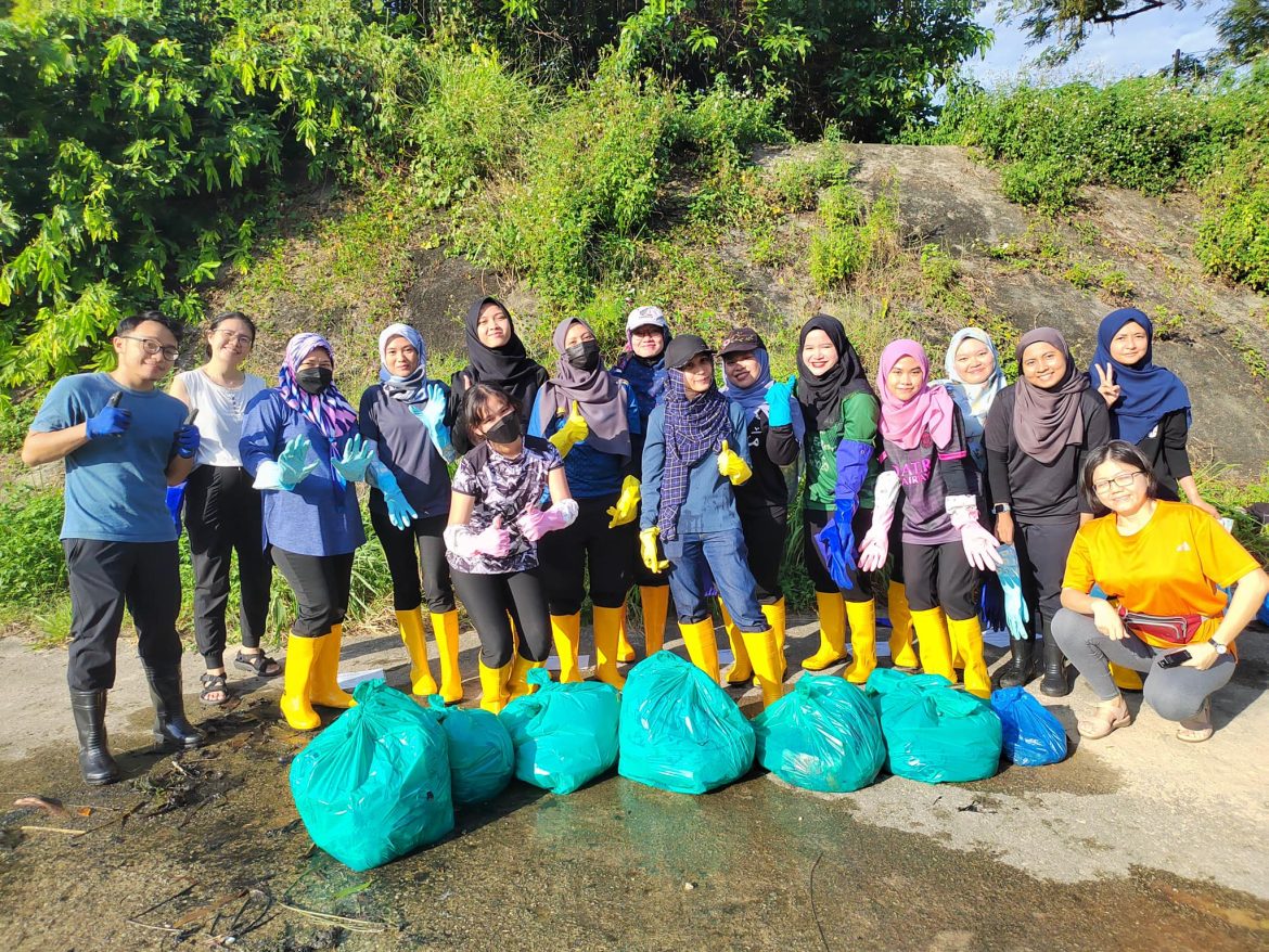 River Cleanup di Sungai Keroh 1